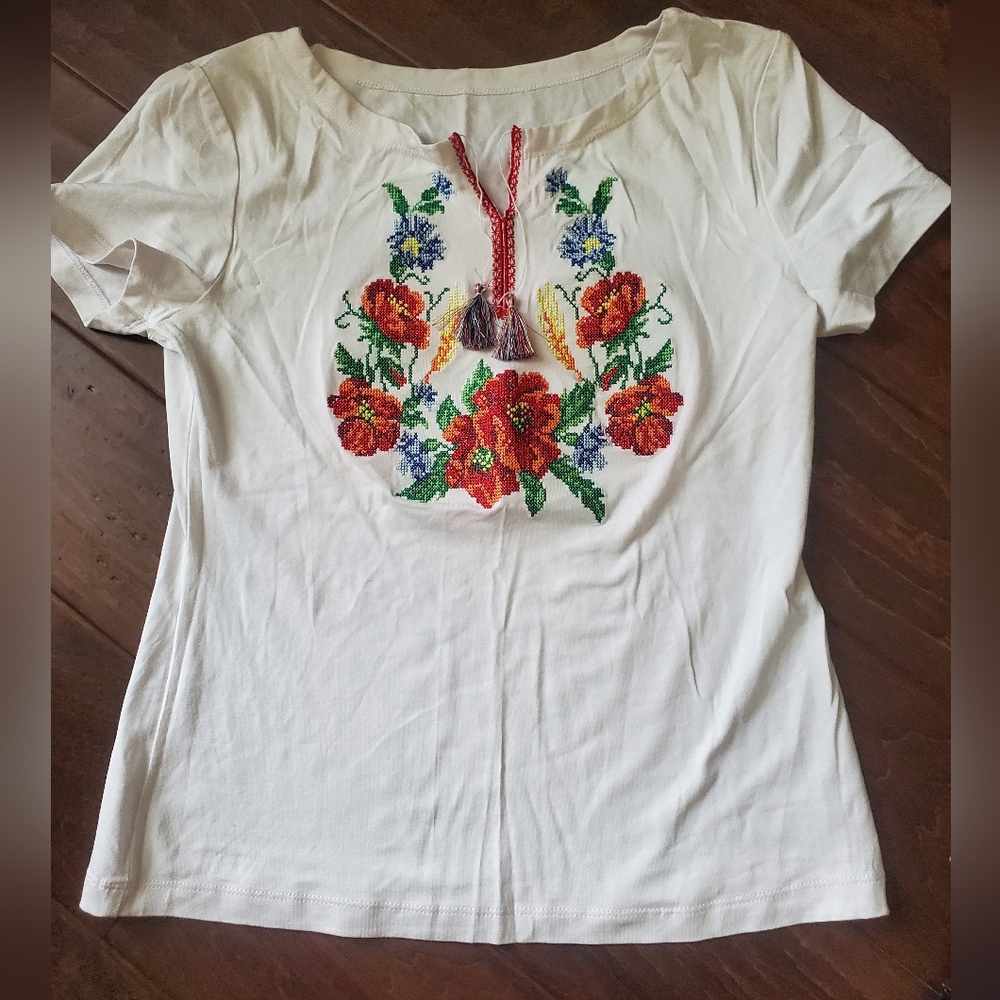 Floral Poppy Flowers Embroidered Ukrainian White T-Shirt  Nwot